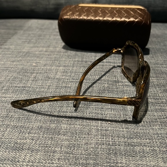Bottega Veneta sunglasses with case - Picture 4 of 4